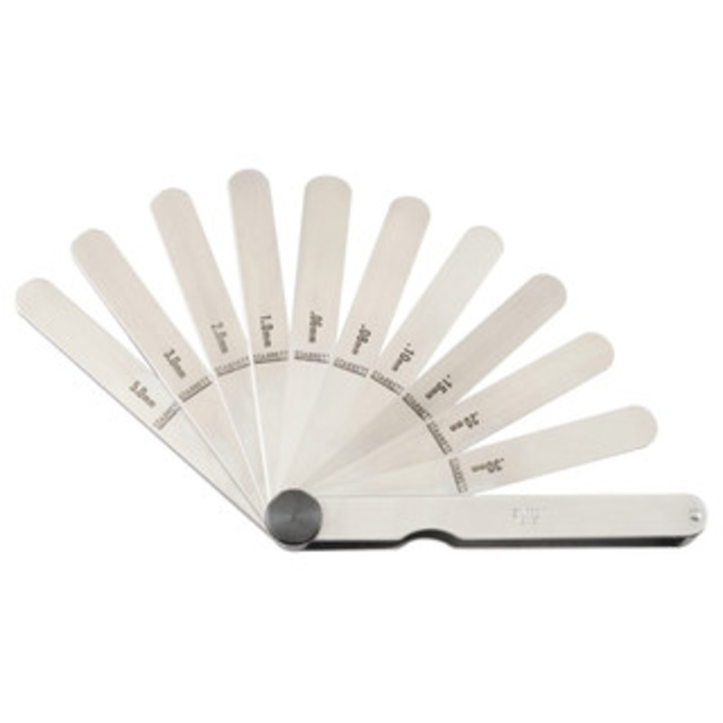 Starrett Metric Thickness Gage 467M, 13 Straight Leaves, 0.04 to 5mm Range – 11-466-0